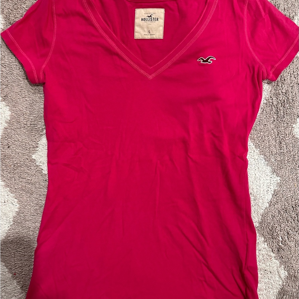 Hollister Women's Bright Pink V-Neck Tee